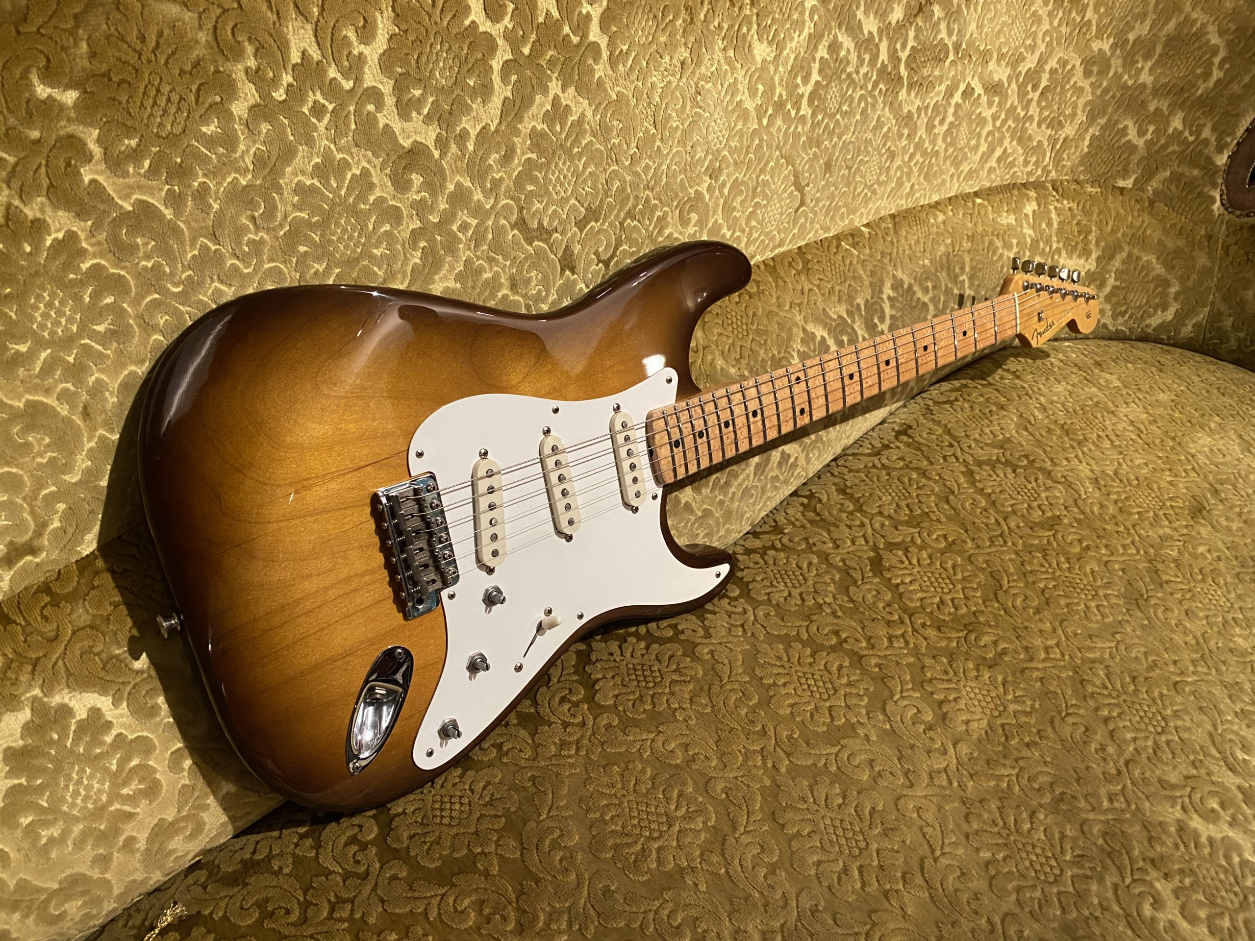 Nouveau vernis d'une guitare Fender Stratocaster