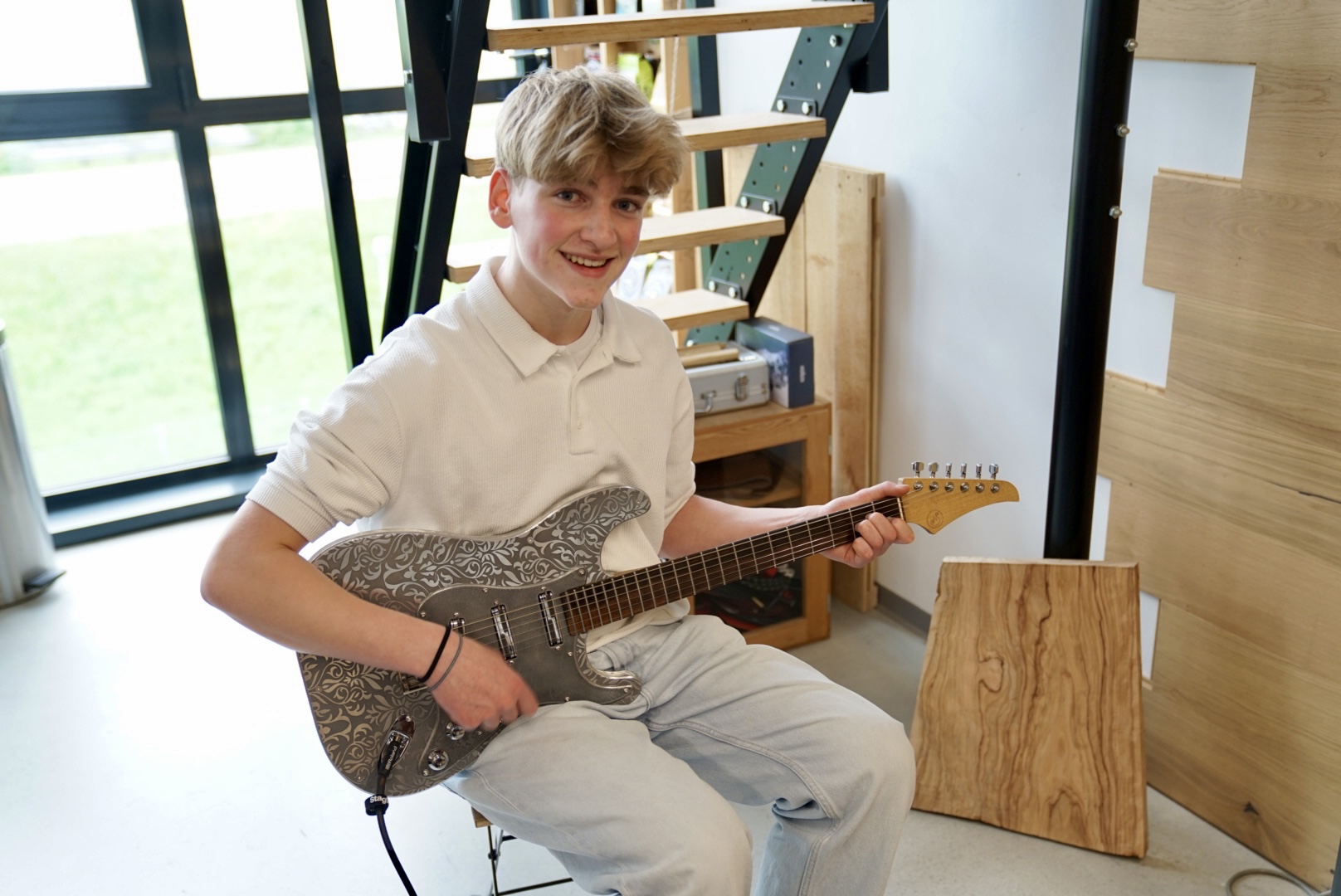 Elève prenant un cours de guitare électrique avec Guitar Box